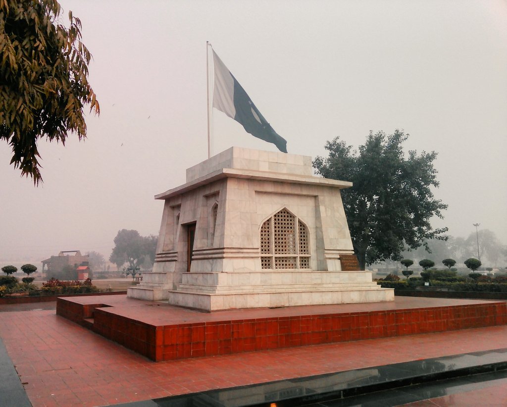 Tomb of Hafeez Jalandhari