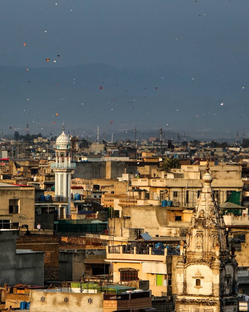 A picture of an evening of Basant in wall city of Lahore from the past 