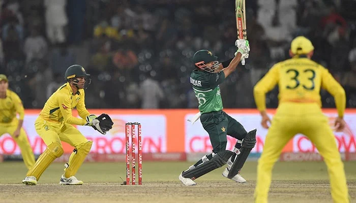 Babar Azam playing against Australia in Gaddafi Stadium