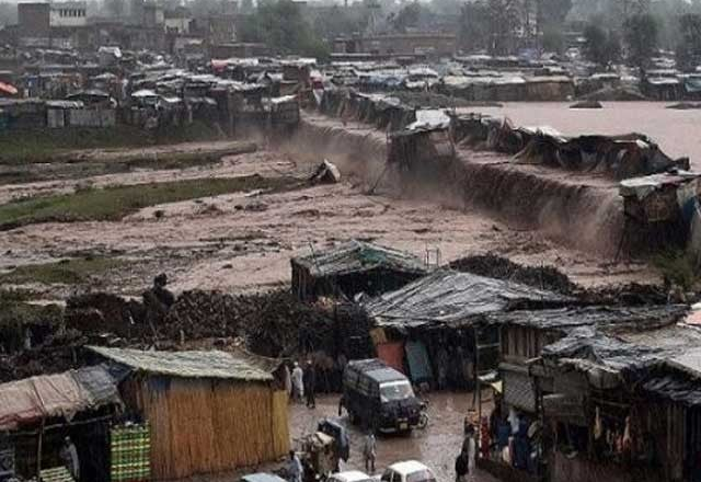 Strong winds and heavy rains killed 35 in Pakistan