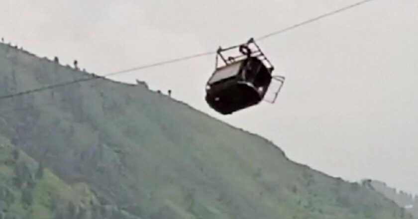 Eight People Trapped in Cable Car In North-West Pakistan