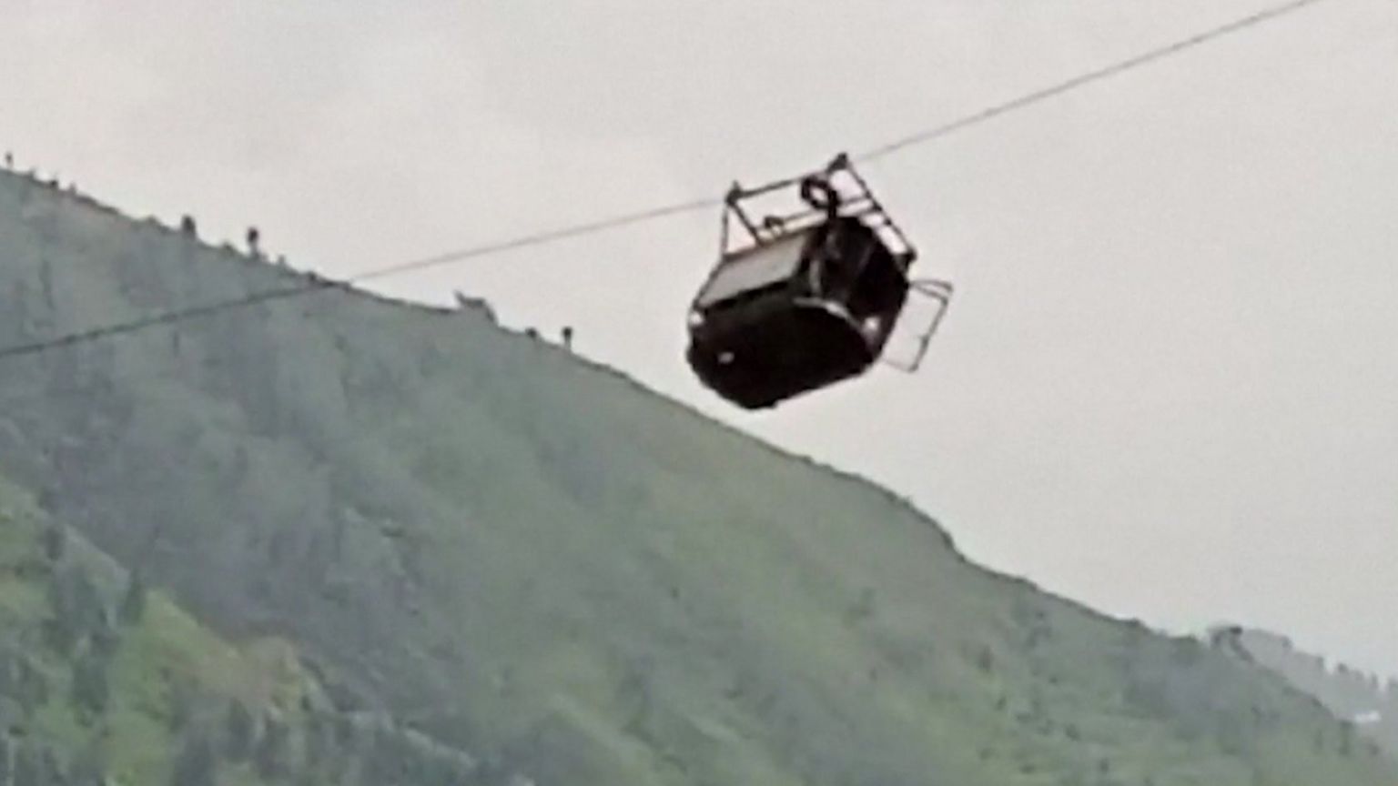 Eight People Trapped in Cable Car In North-West Pakistan - viralnom