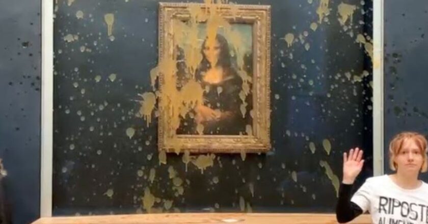 Climate Activists Target Mona Lisa in Paris Protest