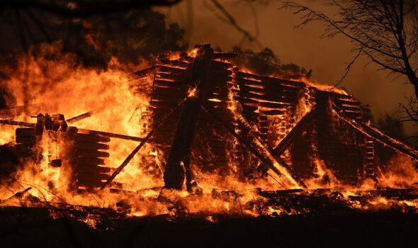 Thousands Evacuated as Forest Fires Ravage Western Turkey