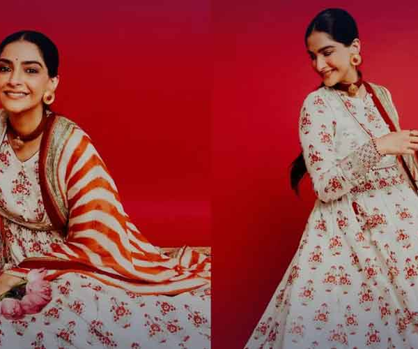 Sonam Kapoor Wears Pakistani Designer to Celebrate Dussehra