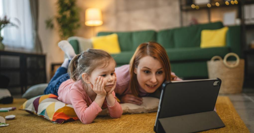 Parents Joining Kids During Screen Time Boosts Benefits, Study Finds