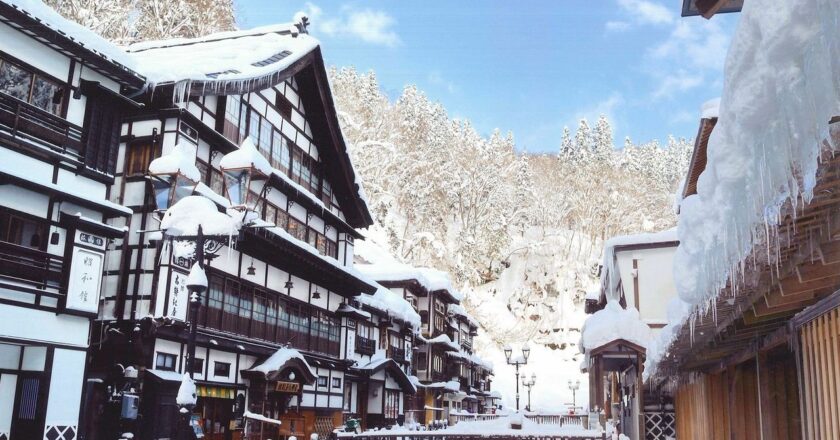 Snowy Ginzan Onsen Limits Day-Trippers to Tackle Overtourism