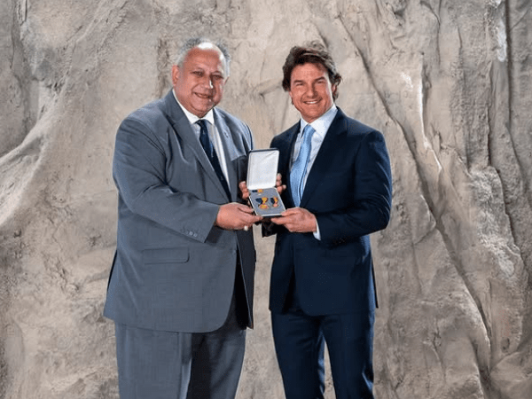 Tom Cruise Receives Top Civilian Honor from US Navy